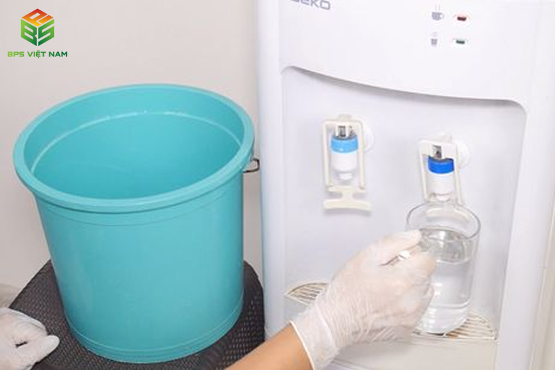 Vệ sinh cây nước nóng lạnh
