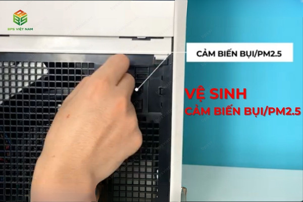 Vệ sinh bộ cảm biến máy lọc không khí Daikin
