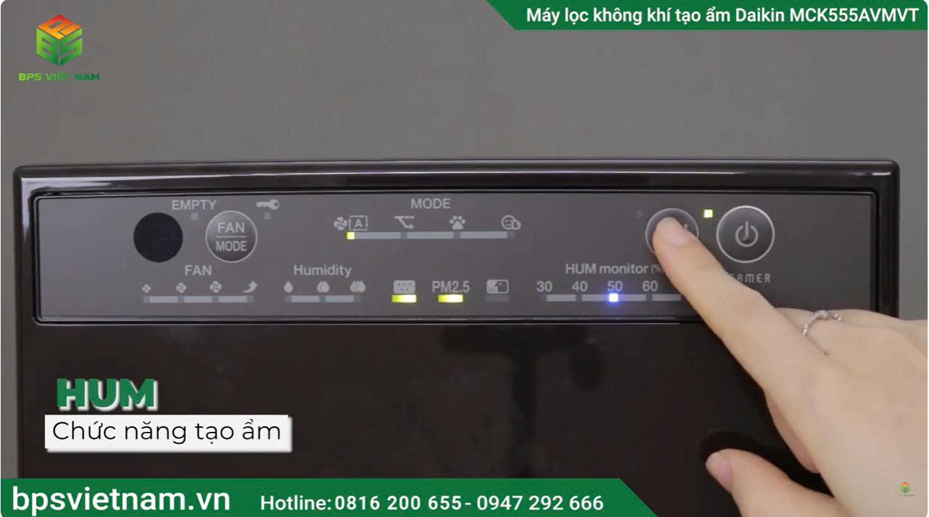 Nhấn nút HUM on/off nếu muốn bật tắt chức năng tạo ẩm