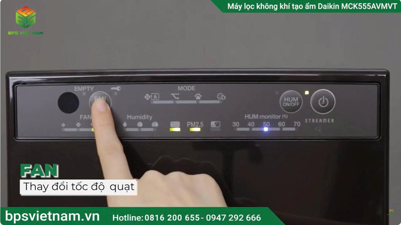 Nhấn nút Fan để thay đổi tốc độ quạt gió