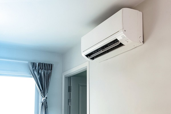 Kiểm tra cánh đảo gió và điều chỉnh bằng tay nếu cần