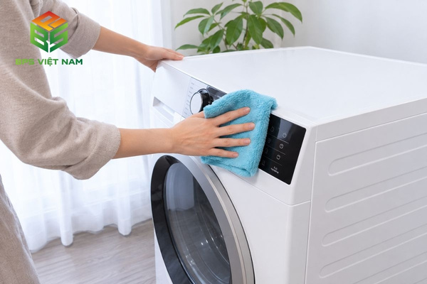 Vệ sinh bảng điều khiển và vỏ máy