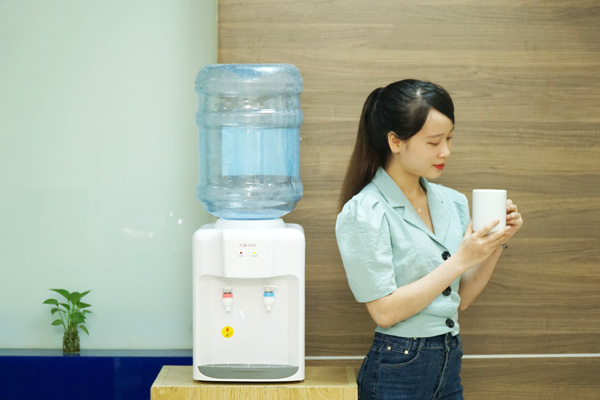 cây nước nóng lạnh để bàn