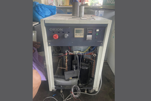 máy hút ẩm công nghiệp cũ
